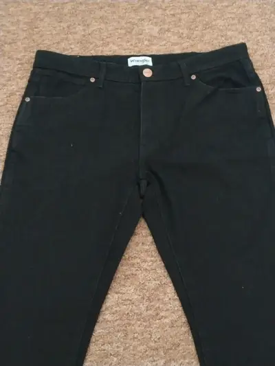 Jeans negros Wrangler para hombre en buen estado - miniatura 2