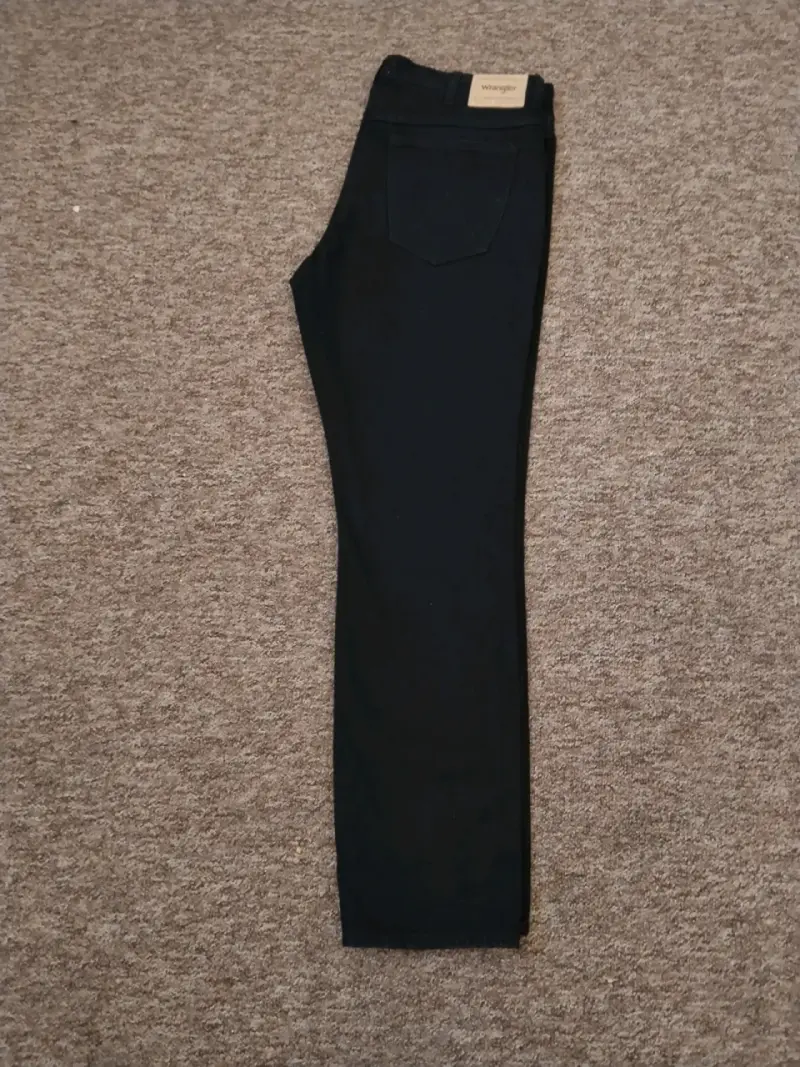 Jeans negros Wrangler para hombre en buen estado - 3