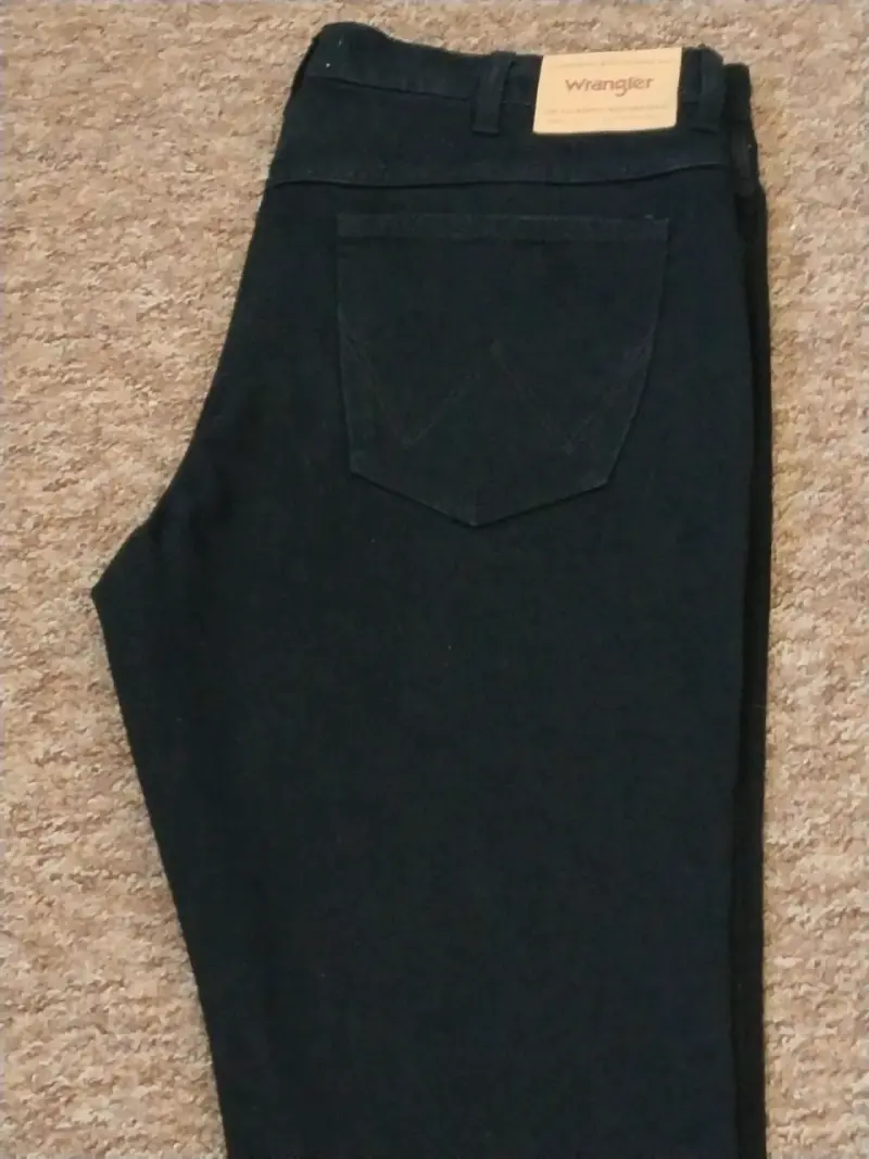 Jeans negros Wrangler para hombre en buen estado - 4