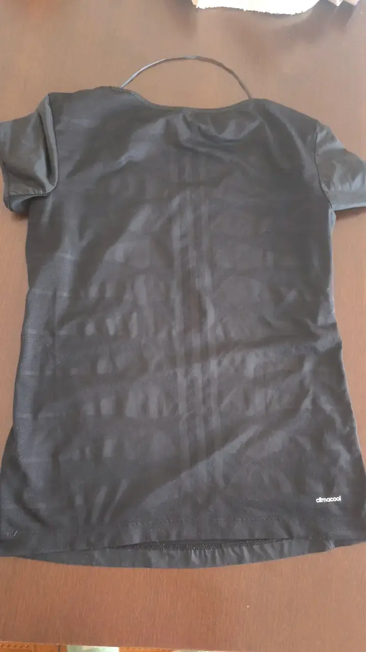 Polera deportiva negra Adidas para mujer - 3