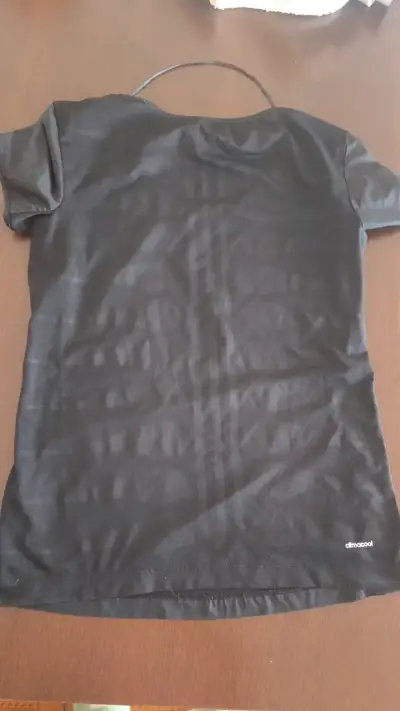 Polera deportiva negra Adidas para mujer - miniatura 3