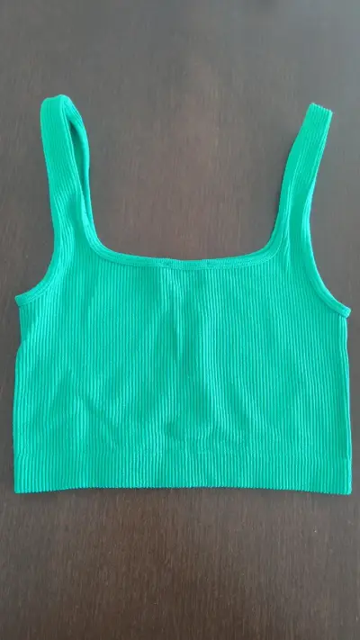 Top corto verde Zara de canalé - miniatura 3