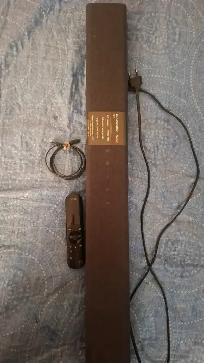 Barra de sonido LG con control remoto - miniatura 1