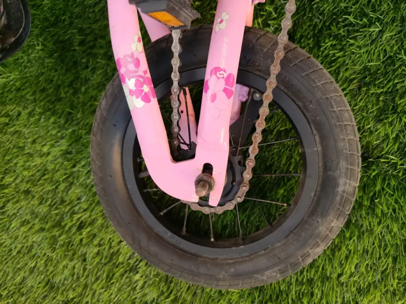 Bicicleta infantil rosa Scott con diseño floral - 3