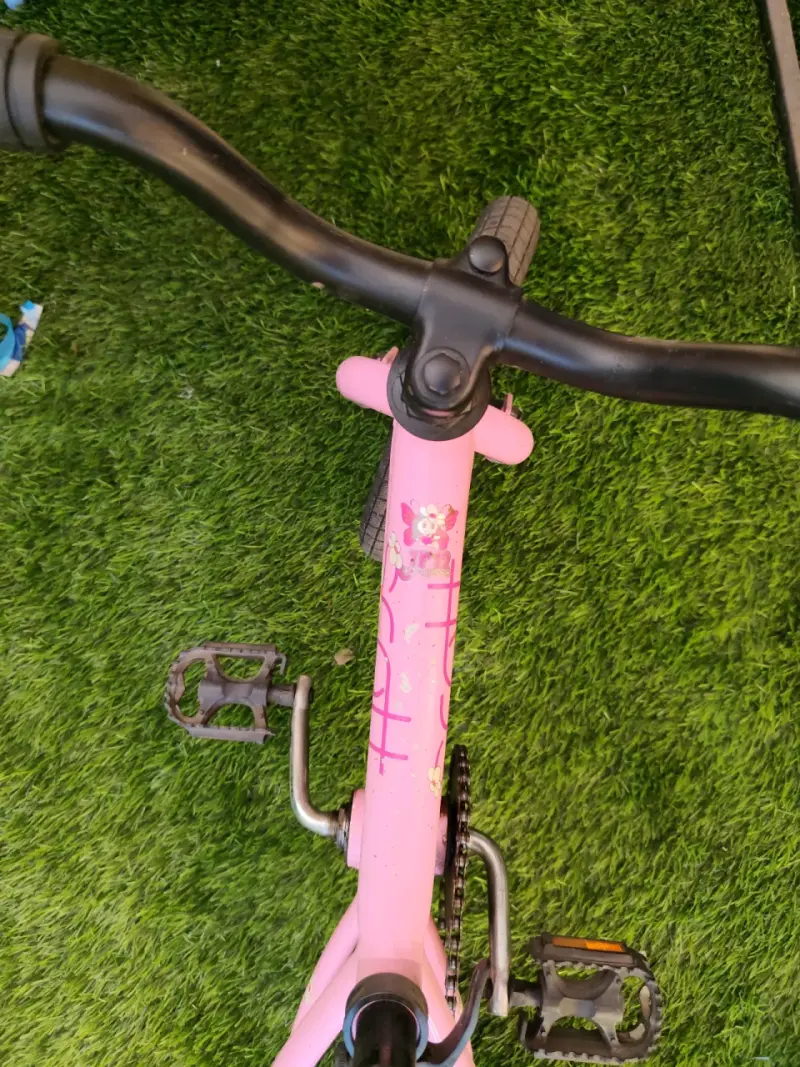 Bicicleta infantil rosa Scott con diseño floral - 5