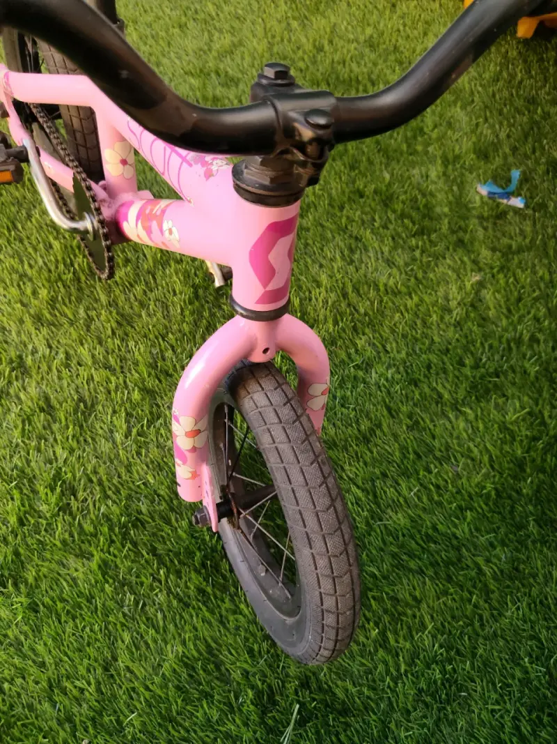 Bicicleta infantil rosa Scott con diseño floral - 6