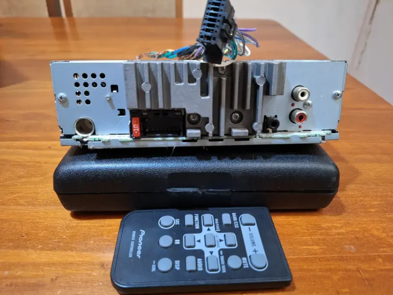 Radio para auto Pioneer con control remoto - 3