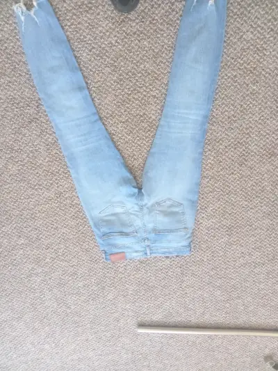 Jeans de mezclilla azul claro con roturas Zara - miniatura 1