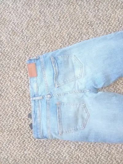 Jeans de mezclilla azul claro con roturas Zara - miniatura 2
