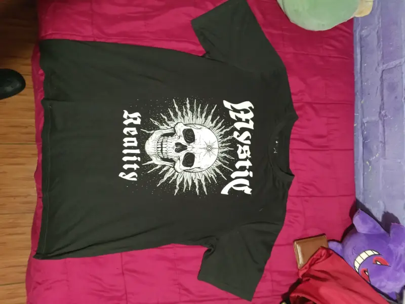 Polera Negra Mystic Reality con Estampado de Calac - 1