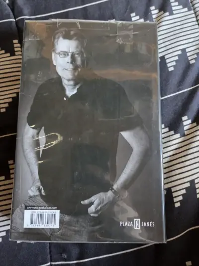 Libro 'Todo Oscuro, Sin Estrellas' de Stephen King - miniatura 2