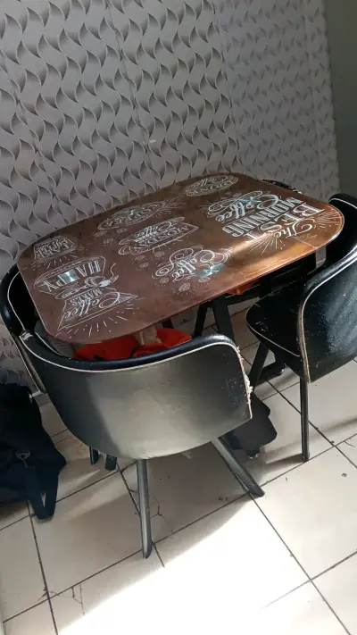 Juego de comedor vintage con sillas negras - miniatura 2