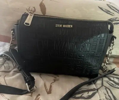 Cartera negra Steve Madden con correa de cadena - miniatura 1