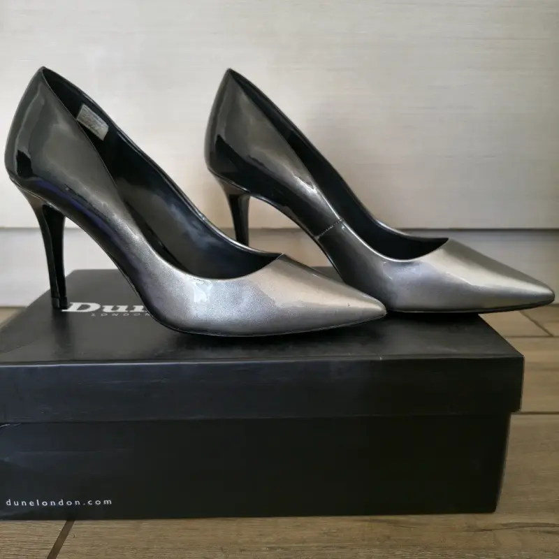 Elegantes zapatos de tacón alto negros. - 2