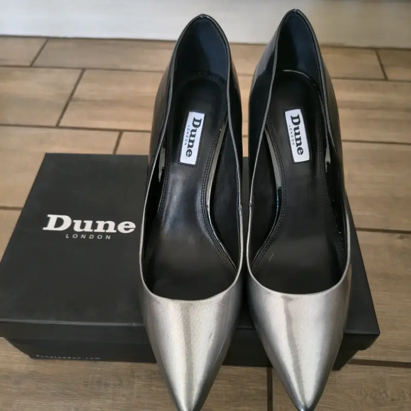Elegantes zapatos de tacón alto negros. - 3