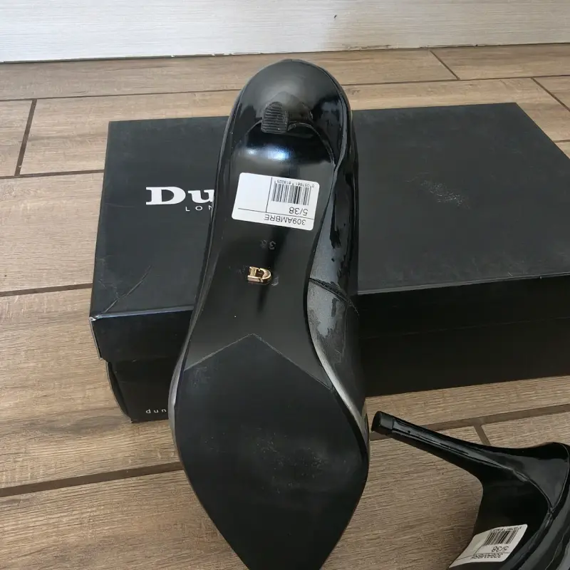 Elegantes zapatos de tacón alto negros. - 5