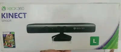Sensor Kinect para Xbox 360 con juego incluido - miniatura 1