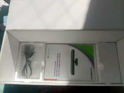 Sensor Kinect para Xbox 360 con juego incluido - miniatura 2