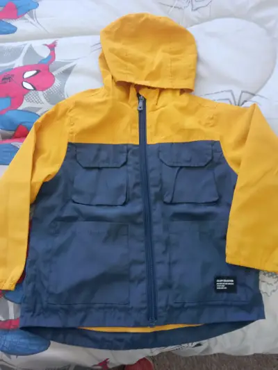Chaqueta impermeable para niño bicolor amarilla y azul - miniatura 1