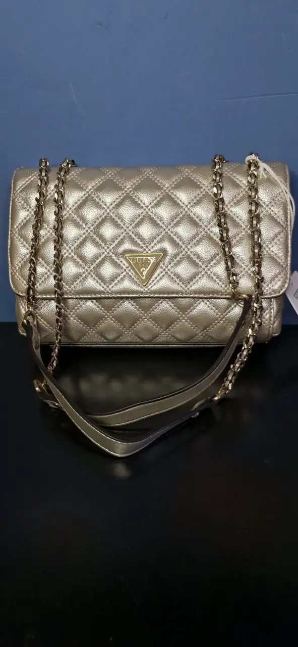 Cartera Guess dorada con cadena elegante - 1