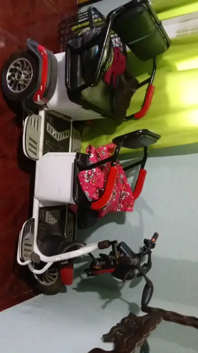 Scooter eléctrico de tres ruedas para adultos - miniatura 2