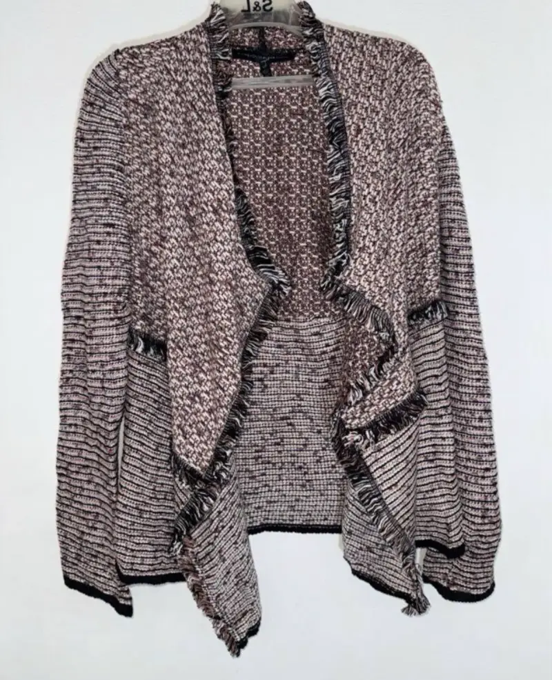 Cardigan abierto tejido en tonos marrón y negro
