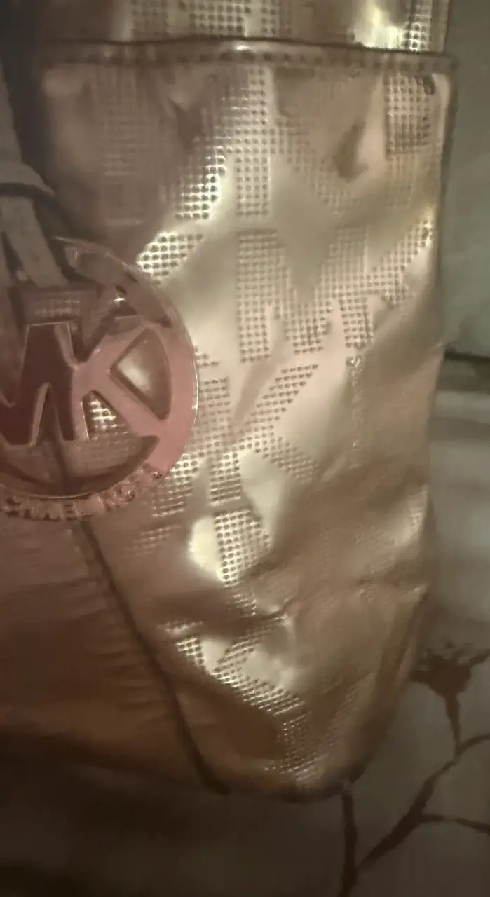 Bolso tote rosa dorado  Michael Kors elegante - 4