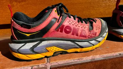 Zapatillas de trail running Hoka One One rojas - miniatura 1