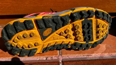 Zapatillas de trail running Hoka One One rojas - miniatura 2