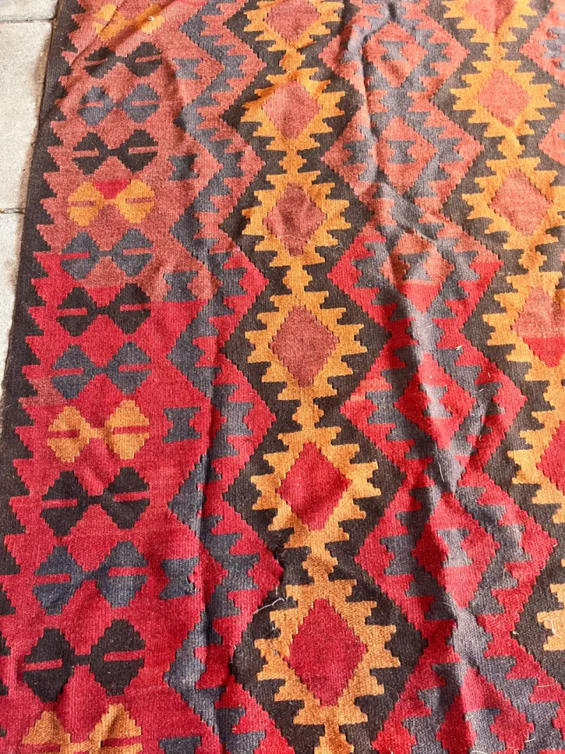 Alfombra kilim de lana con diseño geométrico - 4