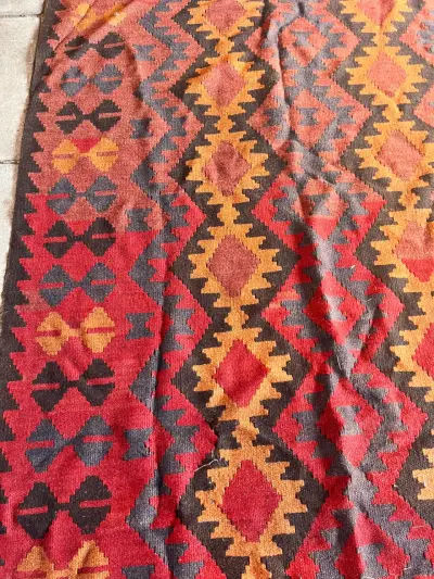 Alfombra kilim de lana con diseño geométrico - miniatura 4