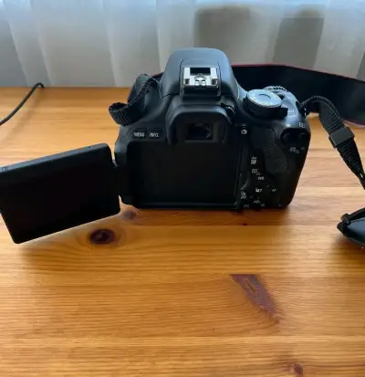 Cámara Canon EOS con lente y accesorios - miniatura 3