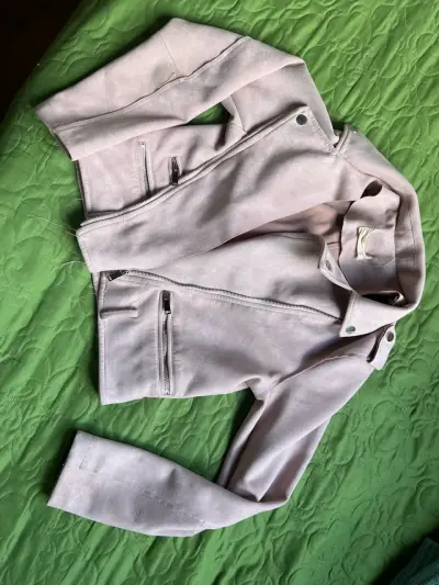 Chaleco de piel sintética y chaqueta rosa - miniatura 2