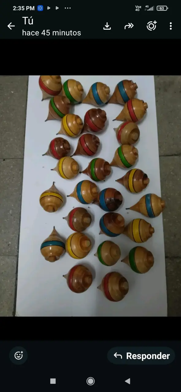 26Trompos de madera artesanal con colores vivos - 2
