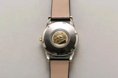 Reloj Omega Constellation vintage con correa de cuero - miniatura 2