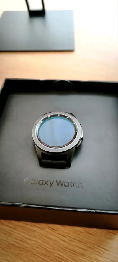 Samsung Galaxy Watch en caja original - miniatura 1