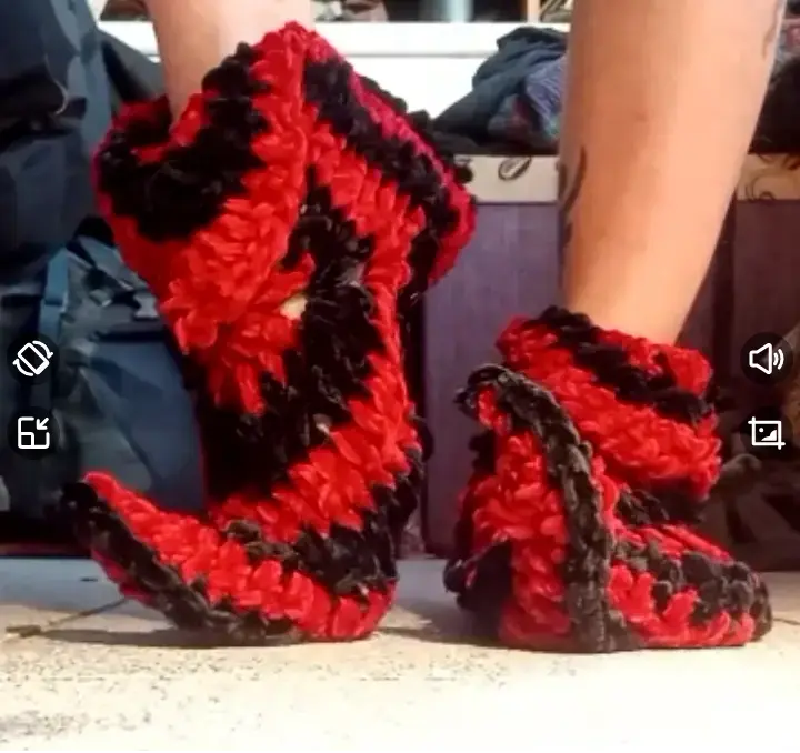 UNICAS!! Pantuflas de Duende tejidas a mano - 2