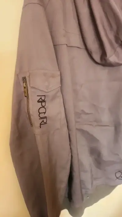 Chaqueta con capucha gris para hombre - miniatura 5