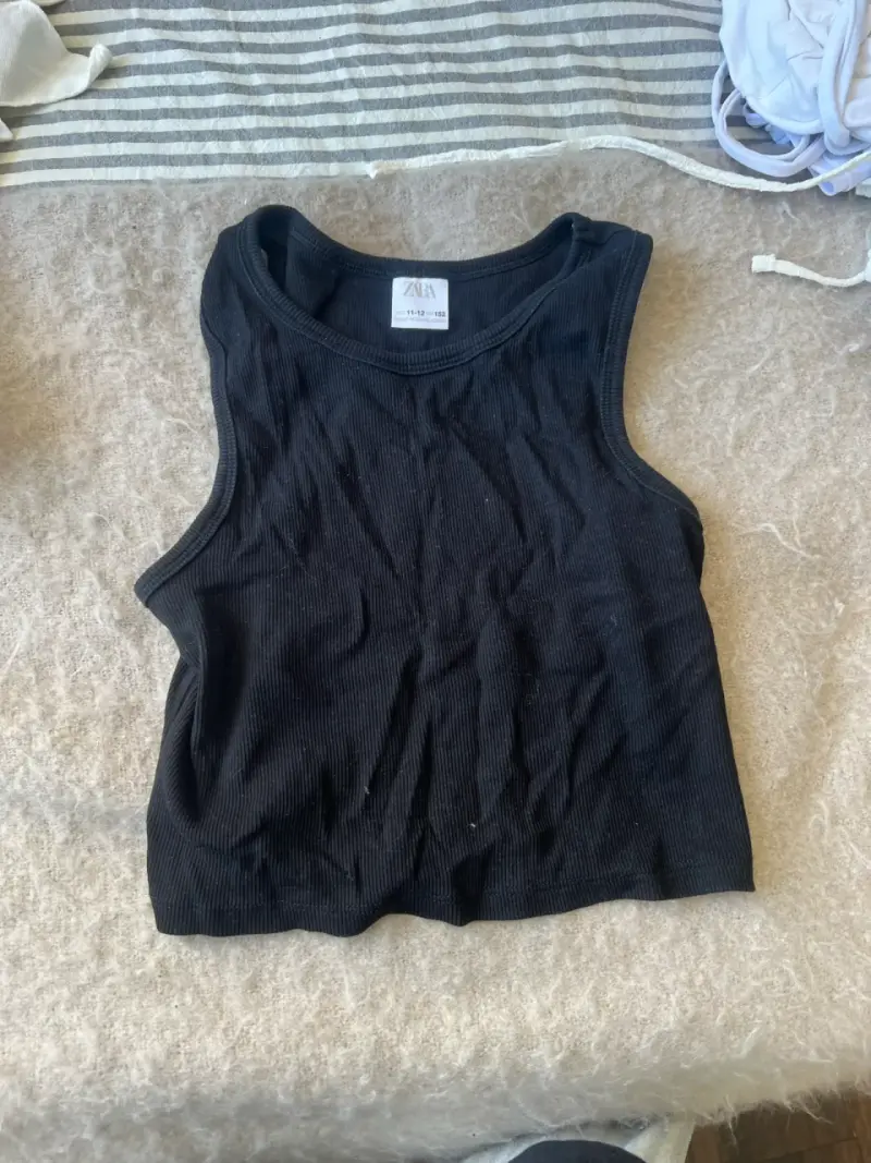 Top negro sin mangas Zara para mujer