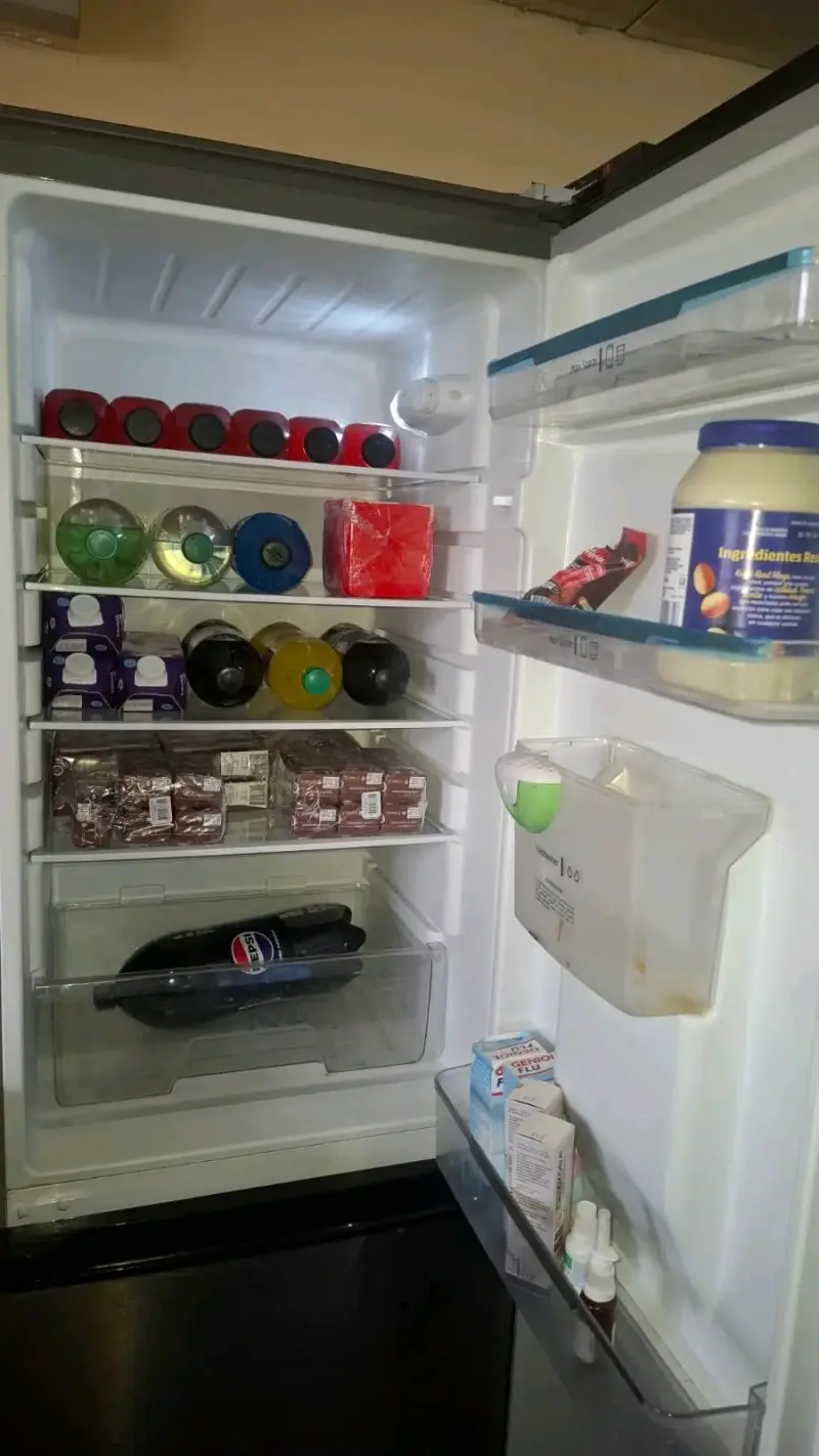 Refrigerador Midea con dispensador de agua - 4