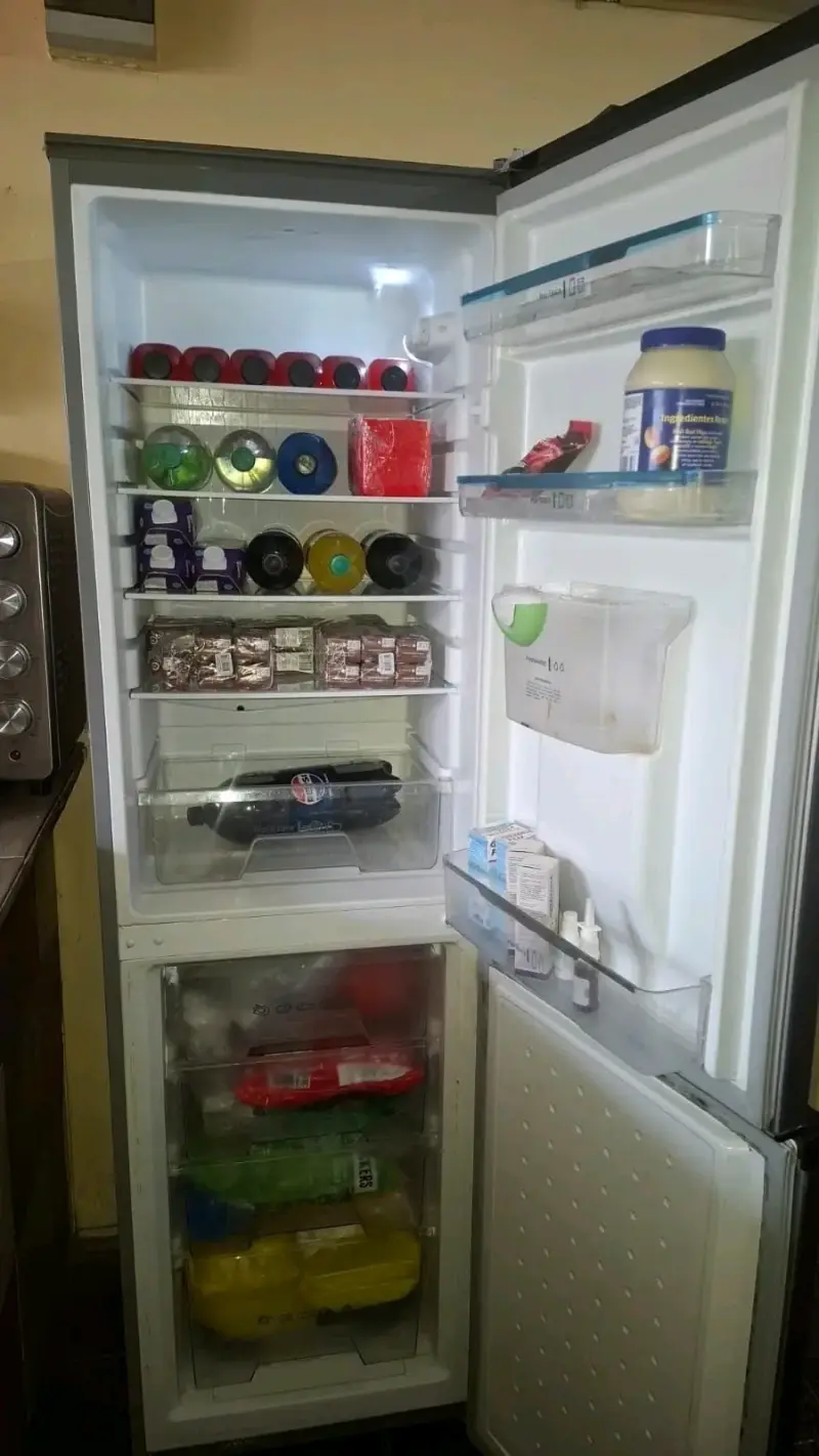 Refrigerador Midea con dispensador de agua - 5