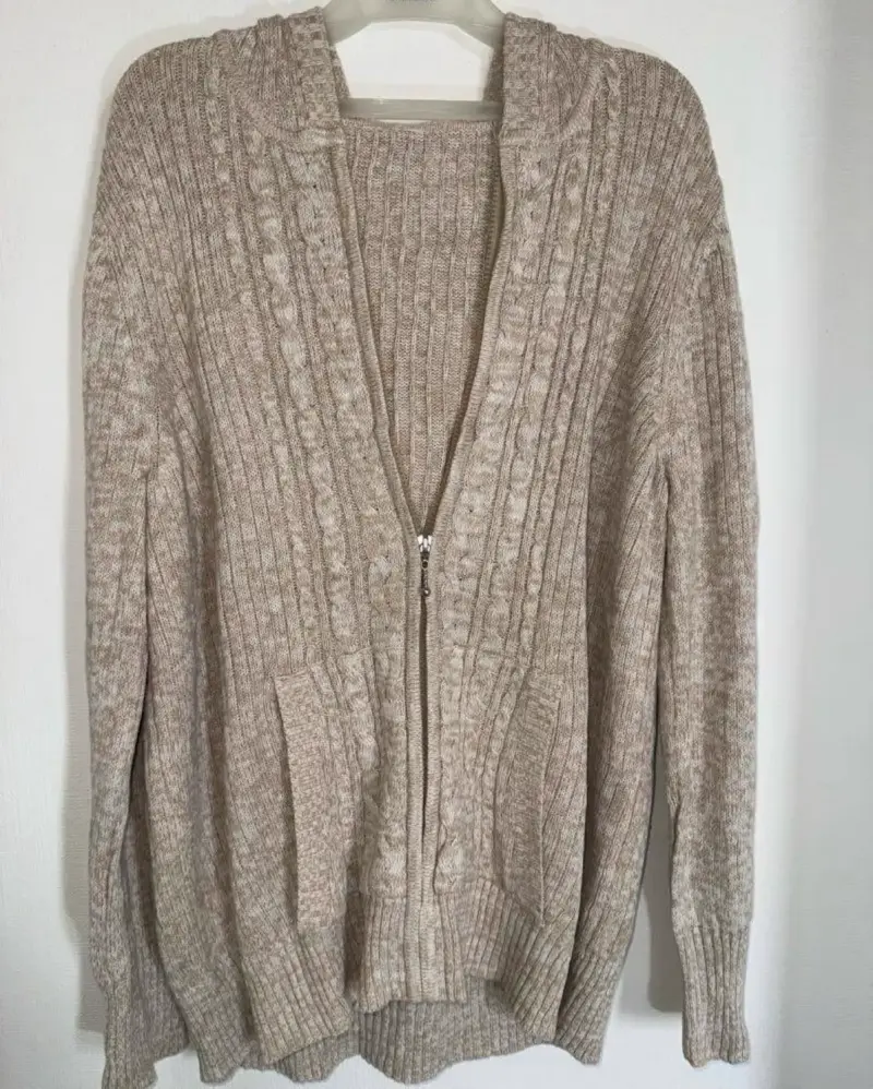 Chaleco de lana beige con capucha y cierre - 2
