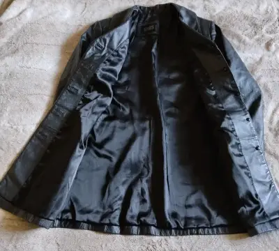 Abrigo de cuero negro para mujer Clueless - miniatura 1