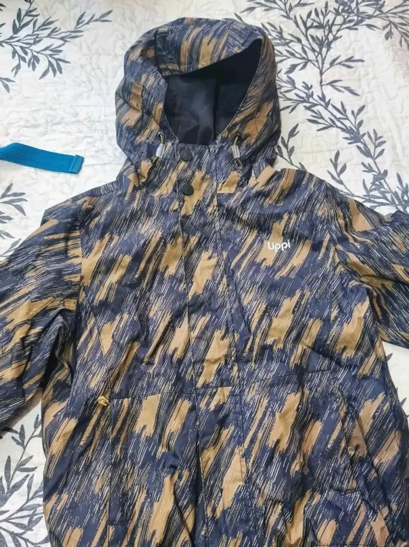 Chaqueta impermeable estampada para hombre