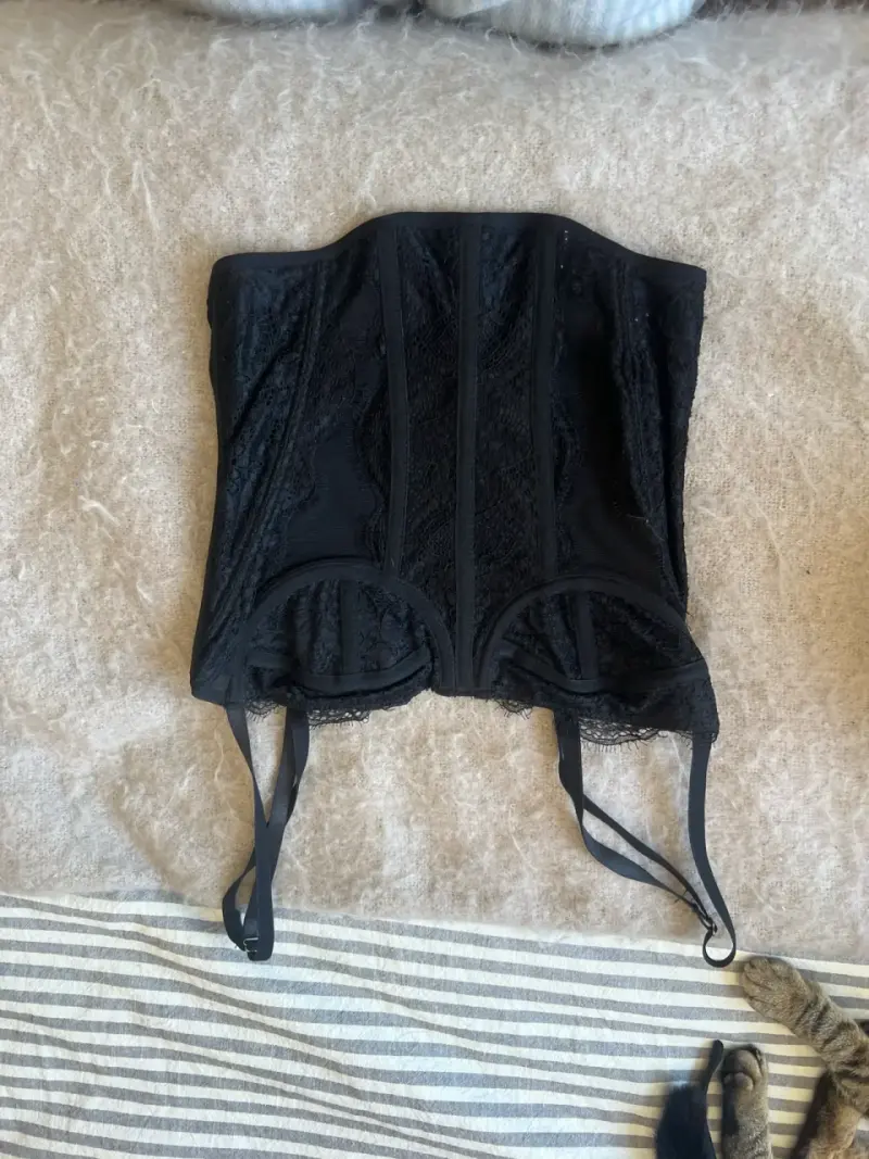 Corset negro de encaje para mujer