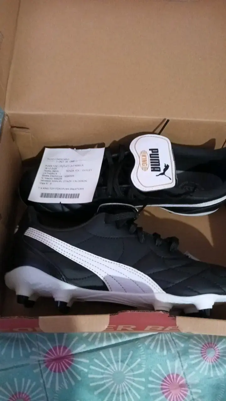 Zapatillas de fútbol Puma negras y blancas - 3