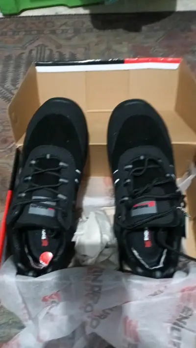 Zapatos de seguridad Enduro negros con suela antideslizante - miniatura 1