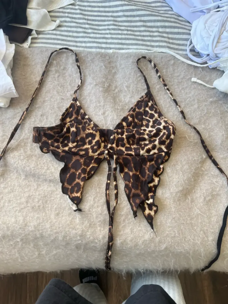 Top de bikini estampado animal print