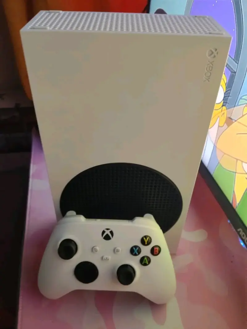 Consola Xbox Series S con control blanco - 1