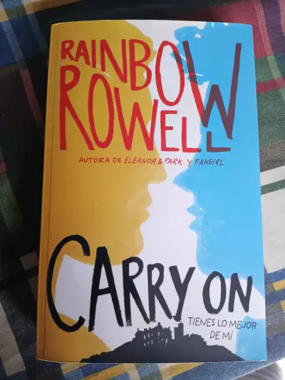 Libro 'Carry On' de Rainbow Rowell - miniatura 1